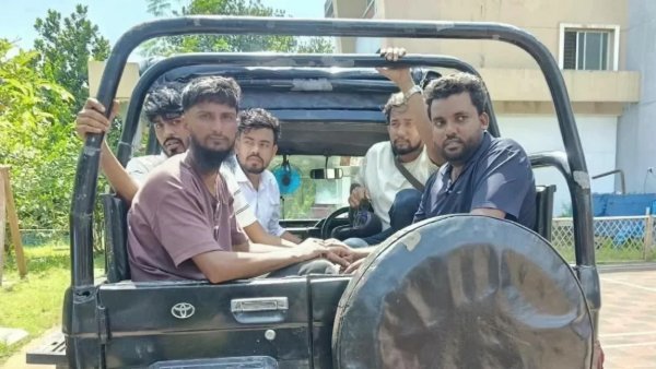 সাজেকে ঘুরতে গিয়ে ‘জয় বাংলা’ স্লোগান, আটক ৬ পর্যটক