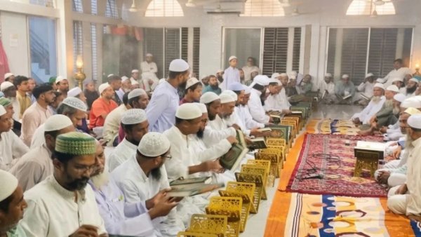 শেষ বয়সেও কোরআন শেখার নেশায় কর্মজীবীরা