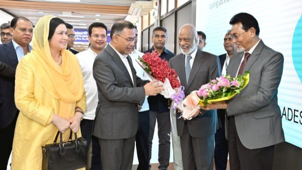 জাতিসংঘ সফর শেষে ফিরেছেন প্রধানমন্ত্রী তারেক রহমান
