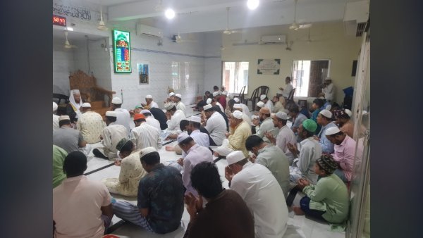 প্রয়াত ও অসুস্থ মুরব্বিদের স্মরণে ঝাউতলা জামে মসজিদে দোয়া মাহফিল