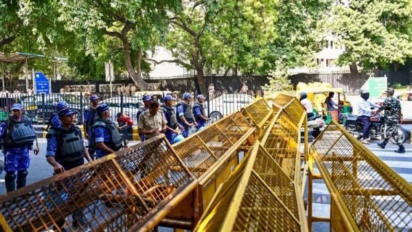 দিল্লিতে আবারও বিক্ষোভ, আটক বেশ কয়েকজন