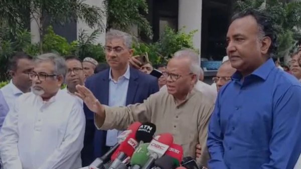বিএনপির মহাসচিব পদ থেকে পদত্যাগ করলেন মির্জা ফখরুল