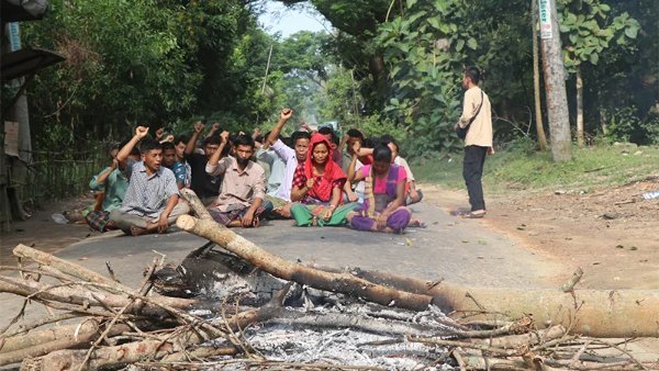 রাঙামাটিতে অর্ধদিবস সড়ক অবরোধ, ৫ দাবি মেনে নেওয়ার আহ্বান