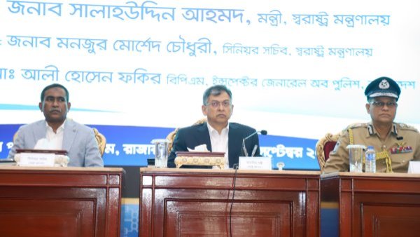 ৩১ ডিসেম্বরের মধ্যে পুলিশে পরিবর্তন দৃশ্যমান করতে হবে: স্বরাষ্ট্রমন্ত্রী