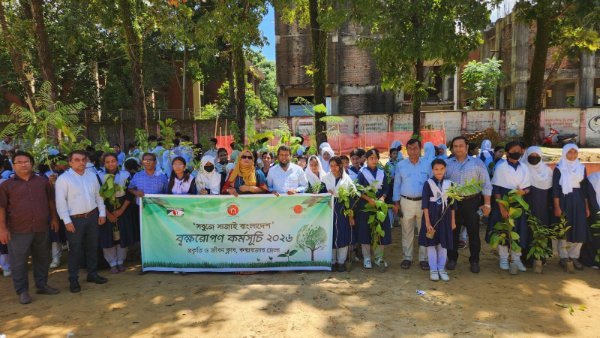 কক্সবাজারে প্রকৃতি ও জীবন ক্লাবের বৃক্ষরোপণ ও চারা বিতরণ