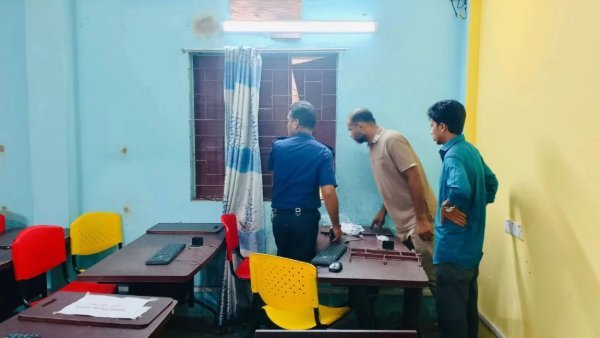 পটিয়ায় স্কুলের আইসিটি ল্যাব থেকে ১৫ ল্যাপটপ চুরি