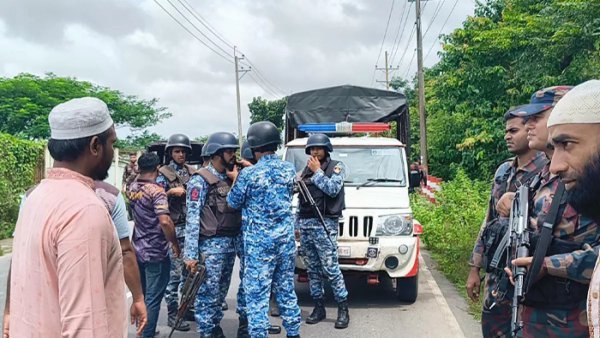 বাসে ৫৭ লাখ টাকা ডাকাতির মূল পরিকল্পনাকারী নারী!