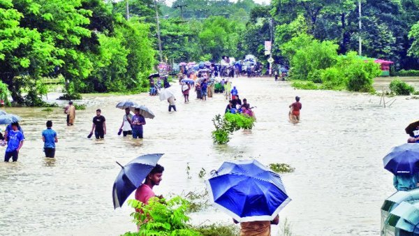 চট্টগ্রামে বন্যা ও পাহাড়ধসে ক্ষতিগ্রস্ত সাড়ে ৮ লাখ মানুষ