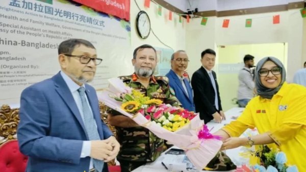 চীনা চক্ষু বিশেষজ্ঞদের উদ্যোগে ঢামেকে বিনামূল্যে ছানি অপারেশন