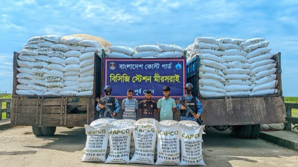 মিয়ানমারে পাচারের সময় ৯৬০ বস্তা ইউরিয়া সার জব্দ