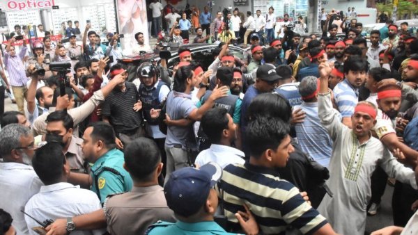 চট্টগ্রামে বিএনপি-এনসিপি হাতাহাতি | সমাবেশে উত্তেজনা