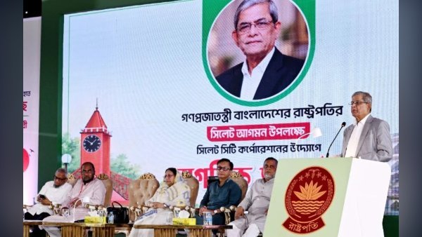 গণতন্ত্র রক্ষা ও দেশ পুনর্গঠনই এখন সবচেয়ে বড় দায়িত্ব