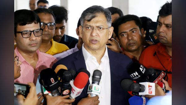 আওয়ামী লীগ শুধু উঁকি দিচ্ছে, তৎপরতার মুরোদ নেই: স্বরাষ্ট্রমন্ত্রী